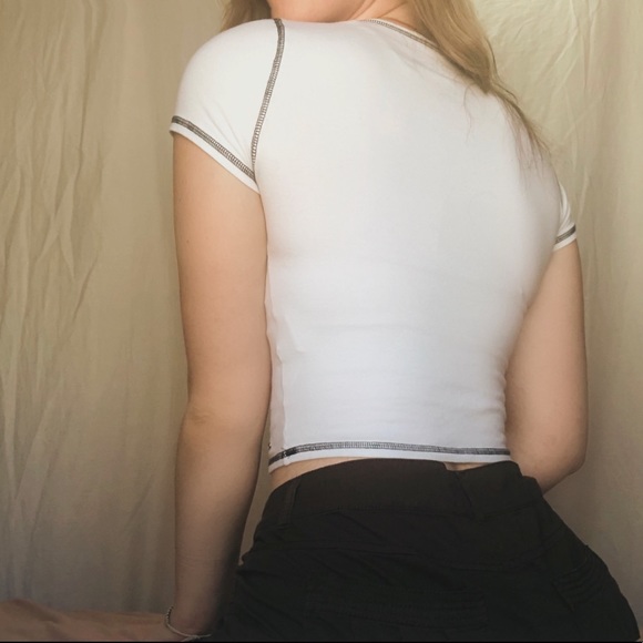 Cute Hollister Must-Have Baby Tee T-shirt! - Picture 2 of 5